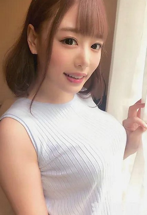 海角乱伦大神新作引发热议，姐姐穿包臀裙高潮喷泉令人震惊